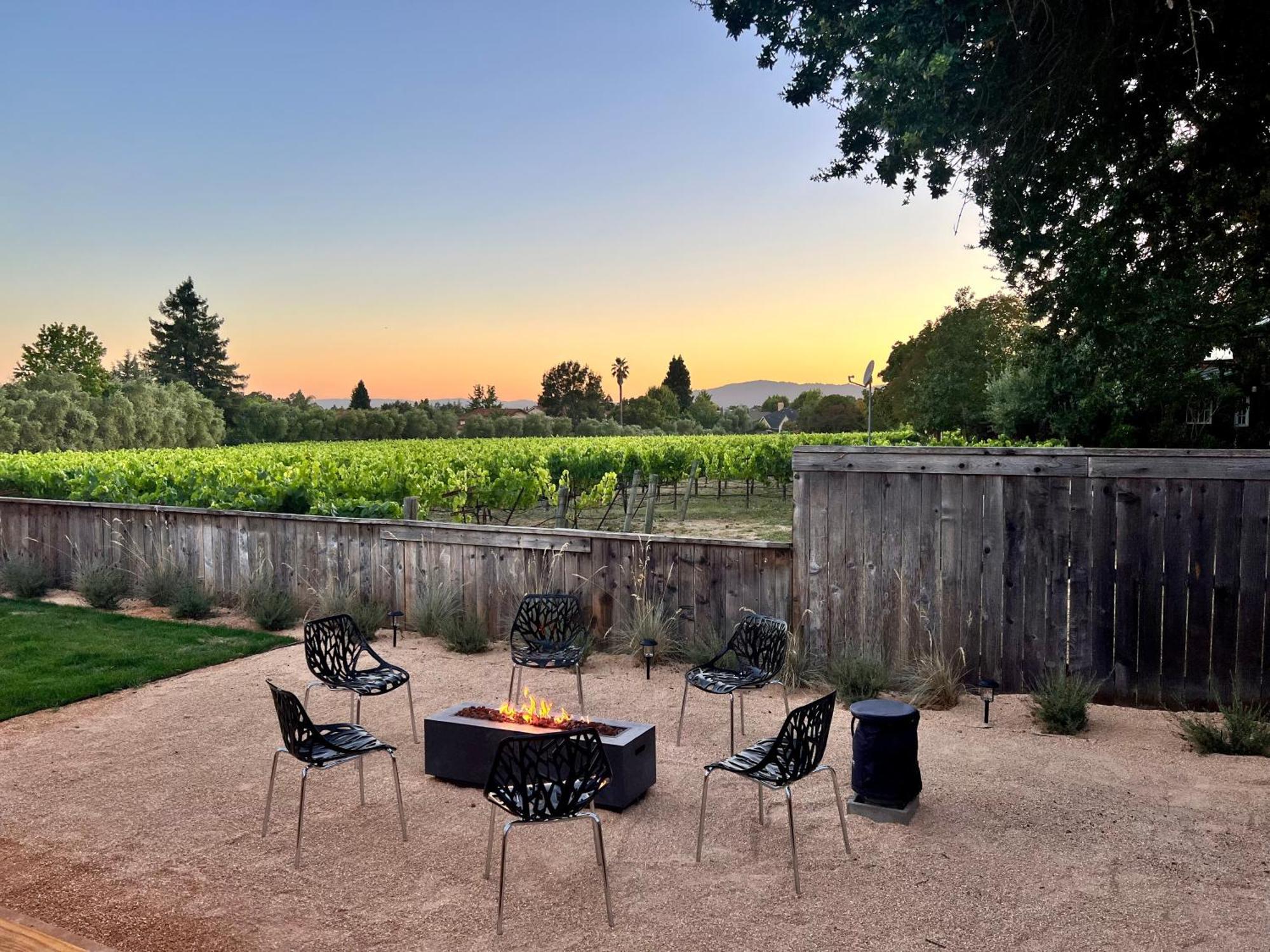 Outdoor Fire-Pit, Jacuzzi & Bbq W/ Vineyard Views! Villa Windsor Exterior foto